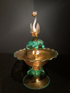 PICCOLA ALZATA  IN VETRO POLICROMO "MINIATURA DI FONTANA CON CIGNO"  - ANTICA MURANO (opera firmata)
